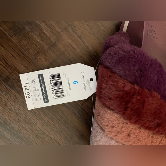 NWT FUZZY SLIPPERS BURGUNDY SZ6 - Picture 3 of 4